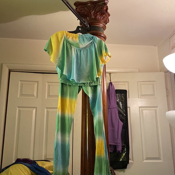 Yellow and green nice 2 PCs pant suit off the shoulders - Picture 7 of 8